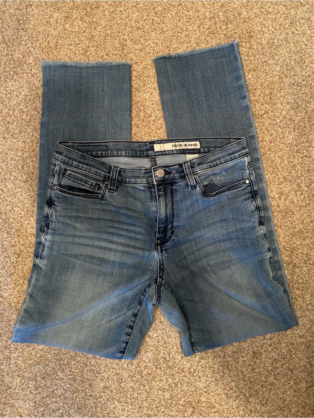 DKNY Jeans Women’s Size 6 Raw Hem Cropped Kick Flare Medium Wash Stretch Denim